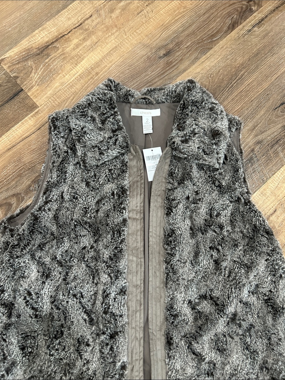 Chicos faux fur vest gray/tan NWT size 2 - Picture 2 of 9